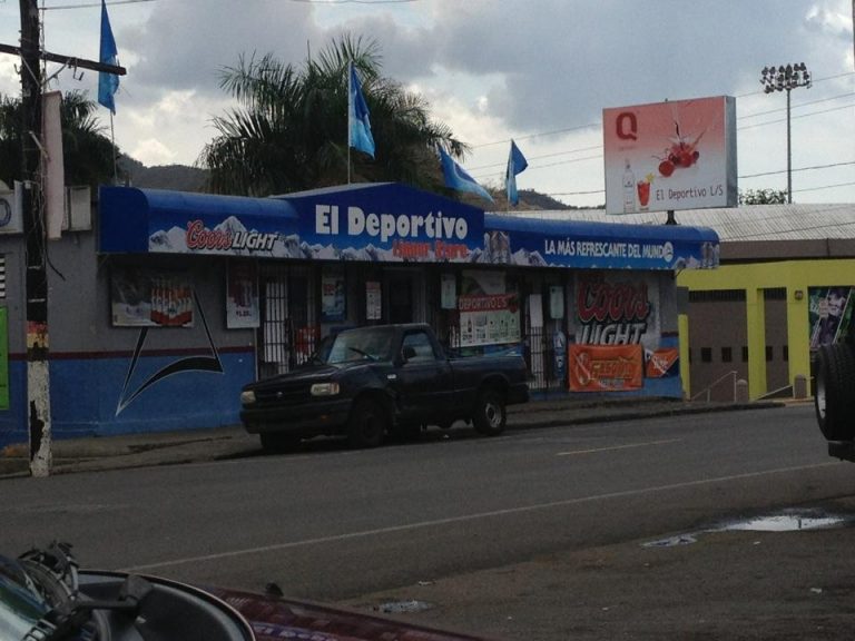 El Deportivo Liquor Store Descubra Puerto Rico