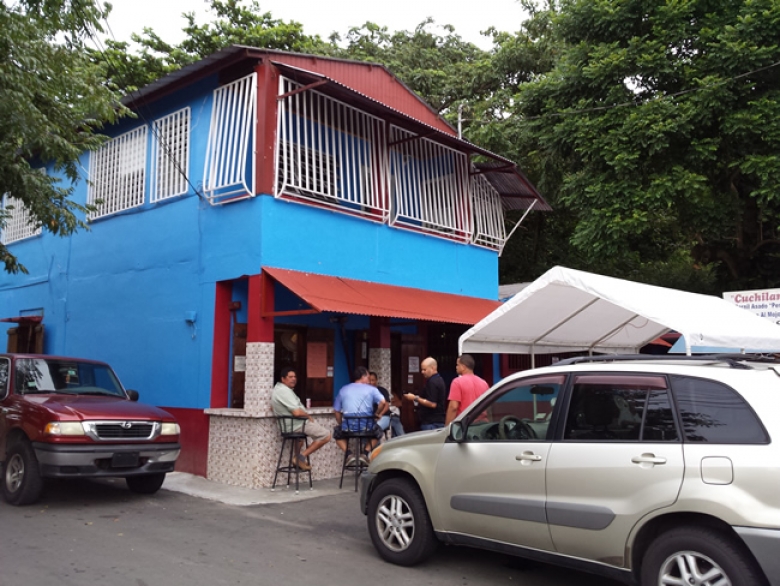 Riverside Bar and Cuchilandia el Paraiso